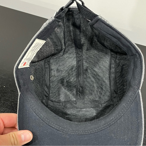 On Cloud Swiss Engineering 5 Panel Cap Running Hat - Picture 7 of 8